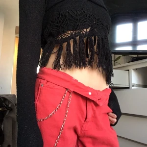 Röda jeans från new yorker  - Supersnygga röda jeans från New yorker som inte kommit till användning, w29 sitter lite baggy på mig som vanligtvis har 34/36 💛