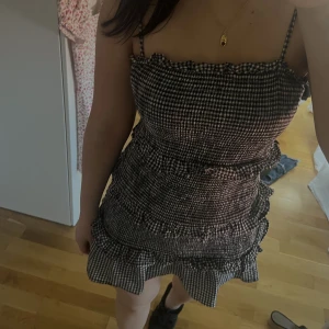 Behrska klänning - Superfin klänning, justerbara axelband. Storlek xs!