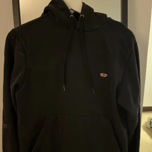 Hov1 Hoodie - Kärleksbrev Hoodie! Köpt för 600kr (tröjan har kramat Dante Lindhe😉) 