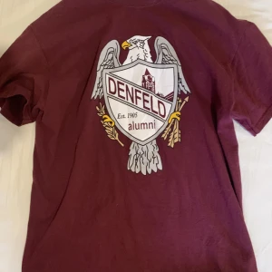 humana tröja  - t shirt från humana köpt för 115 kr! Använd en gång av mig! Inte min stil längre men inga defekter! Skriv för frågor!