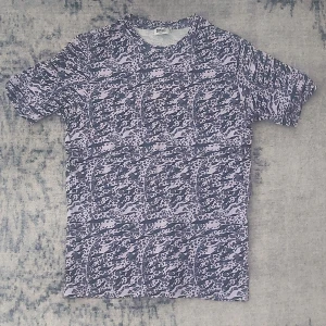 Weekday tröja - Weekday tröja Storlek: S