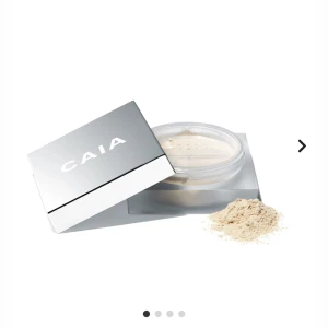 Caia - Translucent matte powder från caia. Använt 1 gång men va knget för mig, därför säljer jag