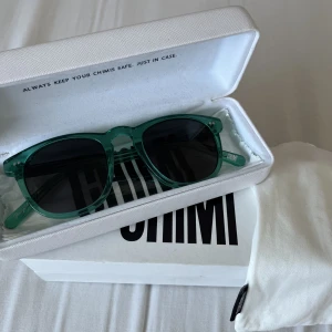 Chimi 001 Aqua  - Jätte fina chimis i färgen aqua, modell 001 som knappt är använda! Vi kan komma överens om ett pris som passar båda!