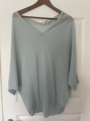 Unik DKNY topp - Köpt i New York. Delvis defekt (se bild)