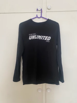 Tröja  - Knappt använd