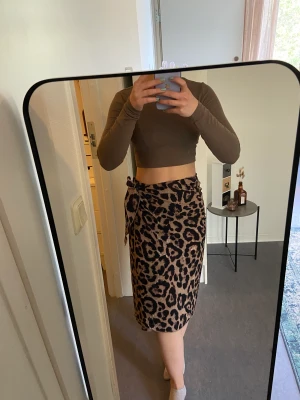 Cool omlottkjol  - Mönstrad kjol som är lätt att justera pga snörning i midjan! Skönt svalkande material perfekt för sommaren🌼