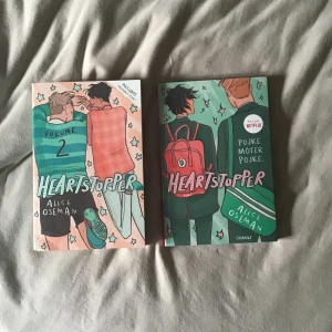 Heartstopper books  - Säljer då jag har läst ut dem. Ena på svenska. 1 och 2an Man kan köpa båda för 160 kr Annars 100 kr styck