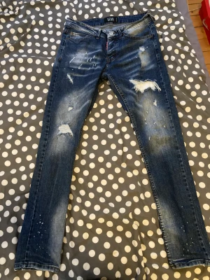 Icon Jeans - Icon Jeans  Fint skick, aldrig använda, någon få gång  Ny skick Små i storlek men passar mig som är 175+ och som motsvarar S-M. Bud är diskuteringsbart 👏🔥