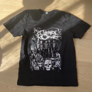 Mcr tröja🎱✌🏼  - Köptes på bluefox o har används ett fåtal gånger men är fortfarande i fint skick 🫶🏻 Snriv gärna för fler bilder eller andra funderingar◡̈ 