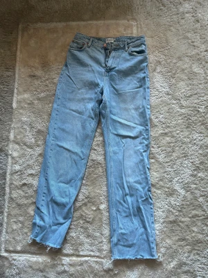 Jeans NAKD - Raka ljusa jeans från NAKD, använda 1 gång. 