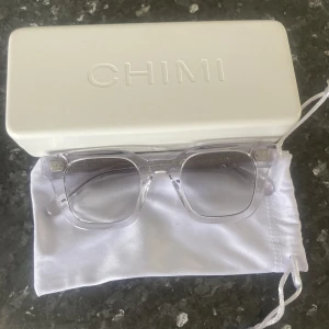 Chimi - Chimi i modellen 04 och färgen clear. Helt oanvända och utan skador. Boxen följer inte med, däremot en chimipåse. Priset går att diskutera