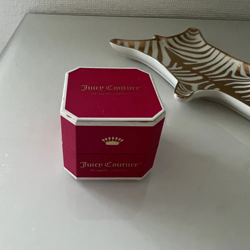 Säljer dessa Juicy örhängen!💘. Accessoarer.