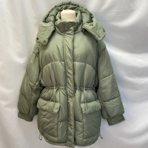 NAKD Pufferjacket  - Jättefin grön pufferjacket från NAKD. Riktigt varm och skön inför vintern. 