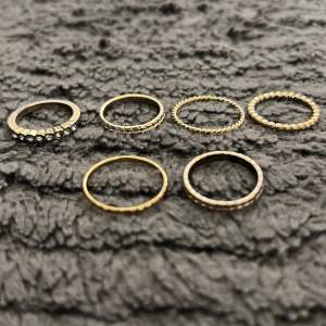 6 jättesnygga gulda ringar (inte äkta guld). Går att köpa separat, hör av er gärna isåfall! 🥰