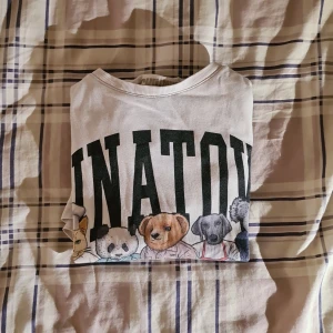 Chinatown Tee vit - Fint skick Inga skador eller fläckar