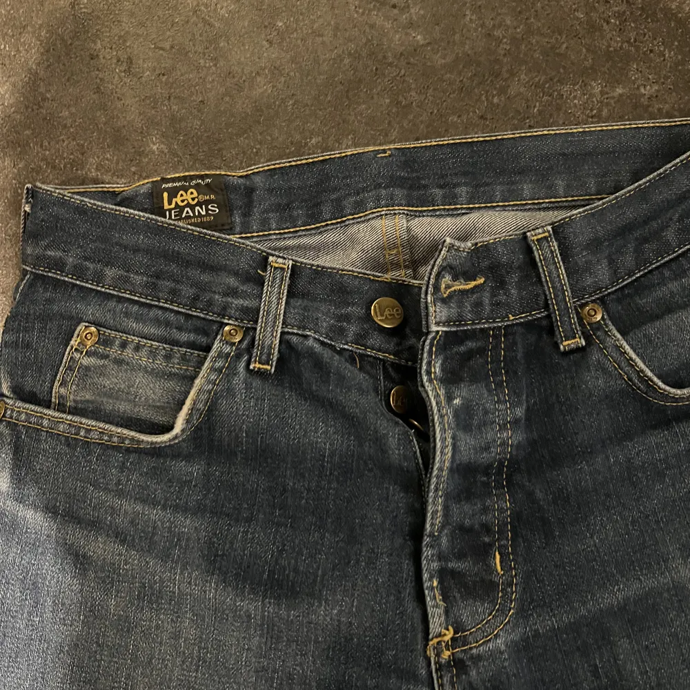 Jätte snygga jeans som jag tröttnat på från Lee, vid intresse skriv för fler och bättre bilder. . Jeans & Byxor.
