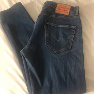 Säljer dessa Levis denim jeans. Är i nyskick, pris kan diskuteras. 
