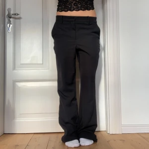Svarta kostymbyxor  - Klassiska kostymbyxor som passar till allt! Jag är 165 ✨ 