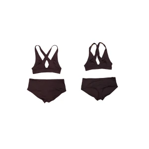 Svart bikini - Svart bikini top och bekini under del💋 bikiniunderdelen oanvänd och över delen endast använd ett fåtal gånger‼️ hör av dig om du har några frågor ❤️