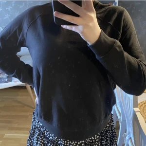 Svart tröja  - Svart tröja från lager157 i Stl M