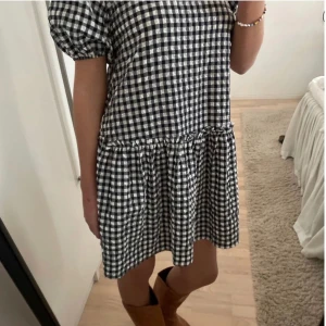 Zara klänning  - Fin Zara klänning som jag inte använder längre. 