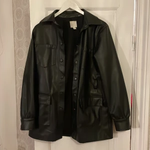 Skinnjacka  - Skinnjacka från HM!💕