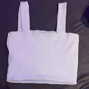 Linne - Använt mycket men är bra skick. Jätte skönt material. ❤️ !! Tryck INTE på köp nu skriv privat till mig om du vill köpa!!