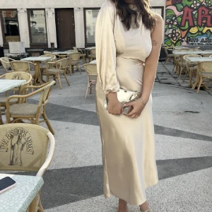 Balklänning  - Så fin balklänning, använd en gång❤️