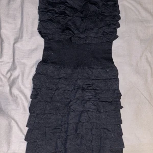 Klänning  - Svart klänning, jätte fin o sitter bra på!