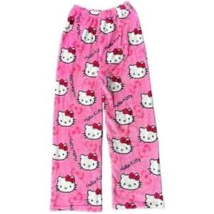 GRATIS FRAKT. Super lena och söta hello kitty pyjamas byxor. Midjebandet är väldigt stretchigt. Ytterbenslängd ca 95 cm. Priset kan diskuteras. 