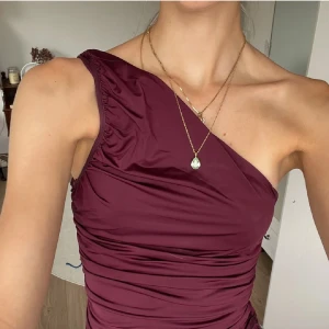 Topp - Säljer denna jätte fina plommon färgade toppen❤️