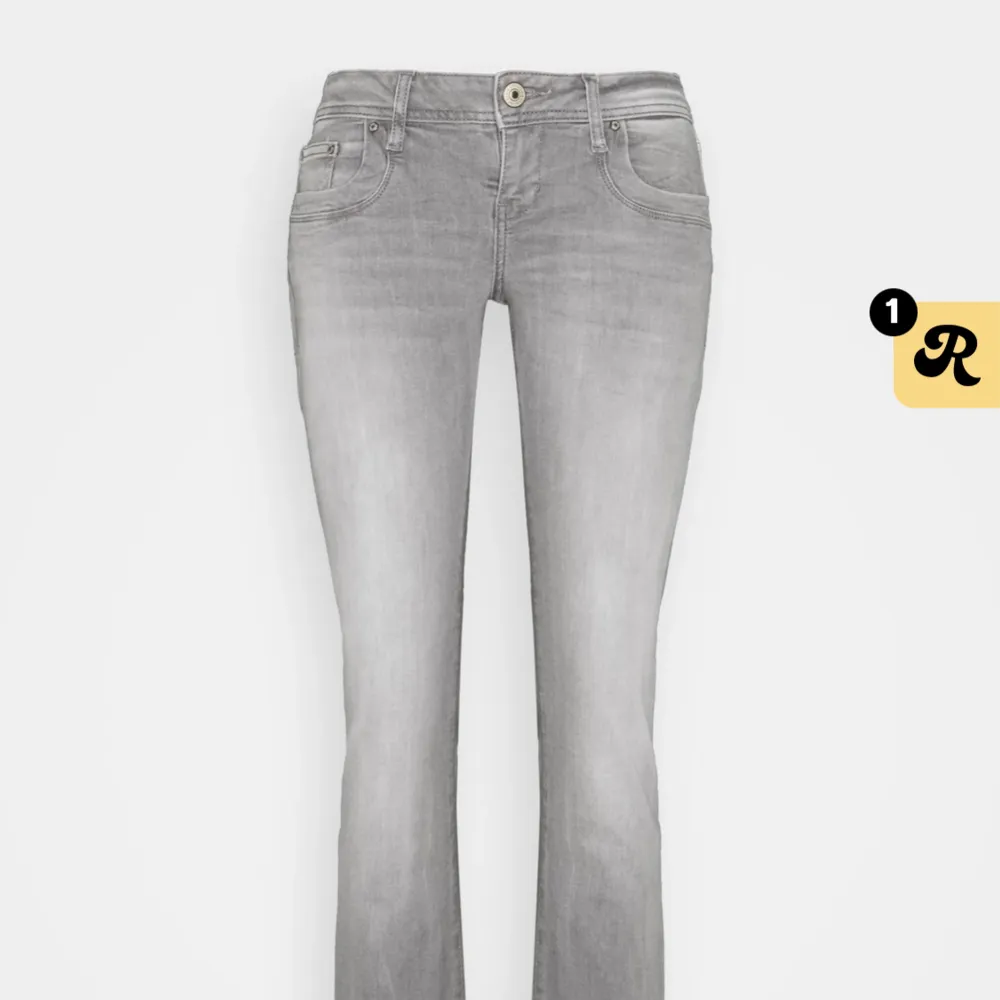 Säljer dessa jättefina ltb jeans i modellen valarie. De är helt slutsålda kom privat för fler bilder❤️. Jeans & Byxor.