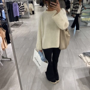 Zara kostymbyxor - Dom perfekta lågmidjade kostymbyxorna från zara, limited edition och finns inte längre att köpa!❤️nypris 699