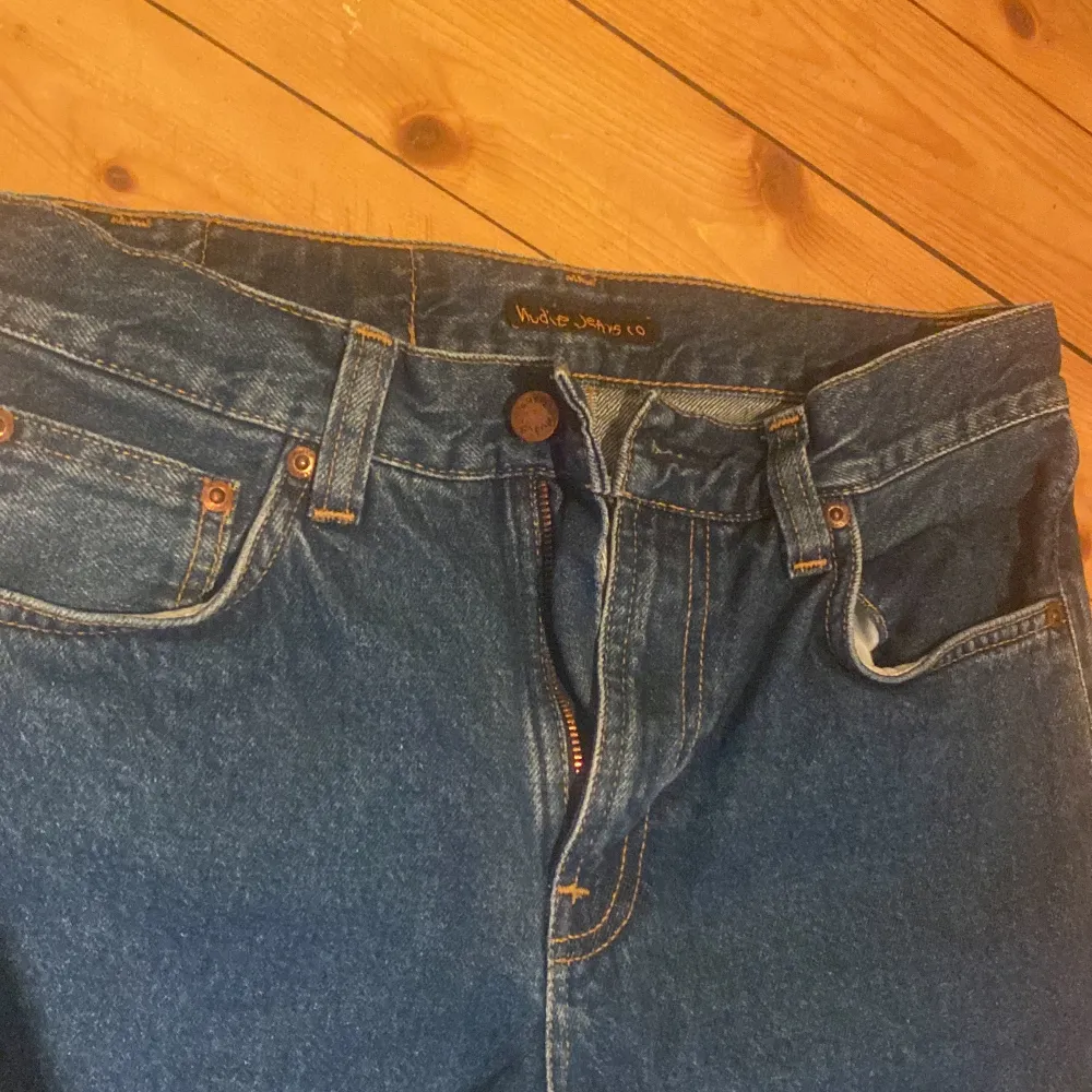 Nudie jeans köpta för 1500kr. Använt skick 9.5/10. Jeans & Byxor.