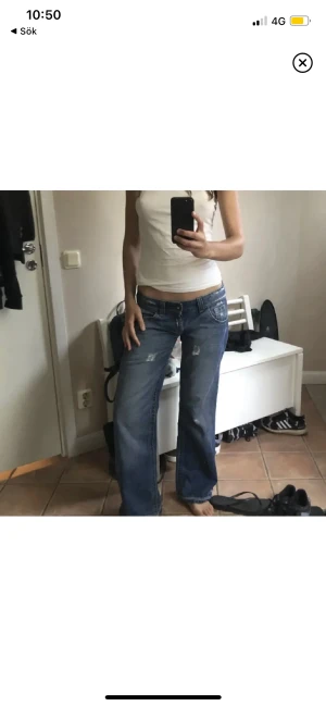 Lågmidjade baggy jeans - Lågmidjade baggy jeans. Storlek M/36. Jag är 1,65 cm lång 