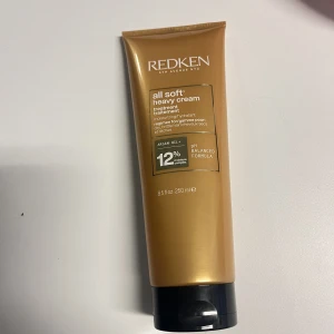 Hårinpackning  - Ny oanvänd hårinpackning från Redken i true soft  Ansvarar ej för postens slarv  Först till kvarn gäller håller inget  Vill ha swish innan jag skickar paketet  160 kronor inklusive frakt 