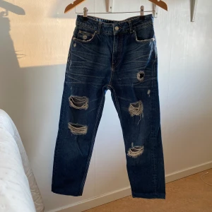 ZARA jeans - Hur snygga som helst! Mycket bra skick. Originalpris: 599 kr. Mitt pris: 99 kr