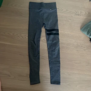 Stronger tights - Sparsamt använda stronger tights. Jättebra skick och ser helt nya ut!