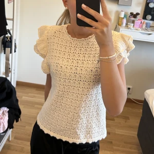 Sommar topp - Stickad sommar topp som är köpt i spanien! Storlek S🌸💘