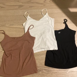 Lager157 linnen - Säljer dessa linnen då de aldrig används av mig! Super söta basic plagg som går att matcha till allt! 1 för 20kr och alla tre för 50kr! Är även öppen för byten!💕 Svarta linnet är i storlek S men det vita och brun/Lila är i Xs! Passar Xs och S!