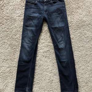 Acne studio Jeans Färg: Mörkblå Size: 30/31 Nypris 2300kr