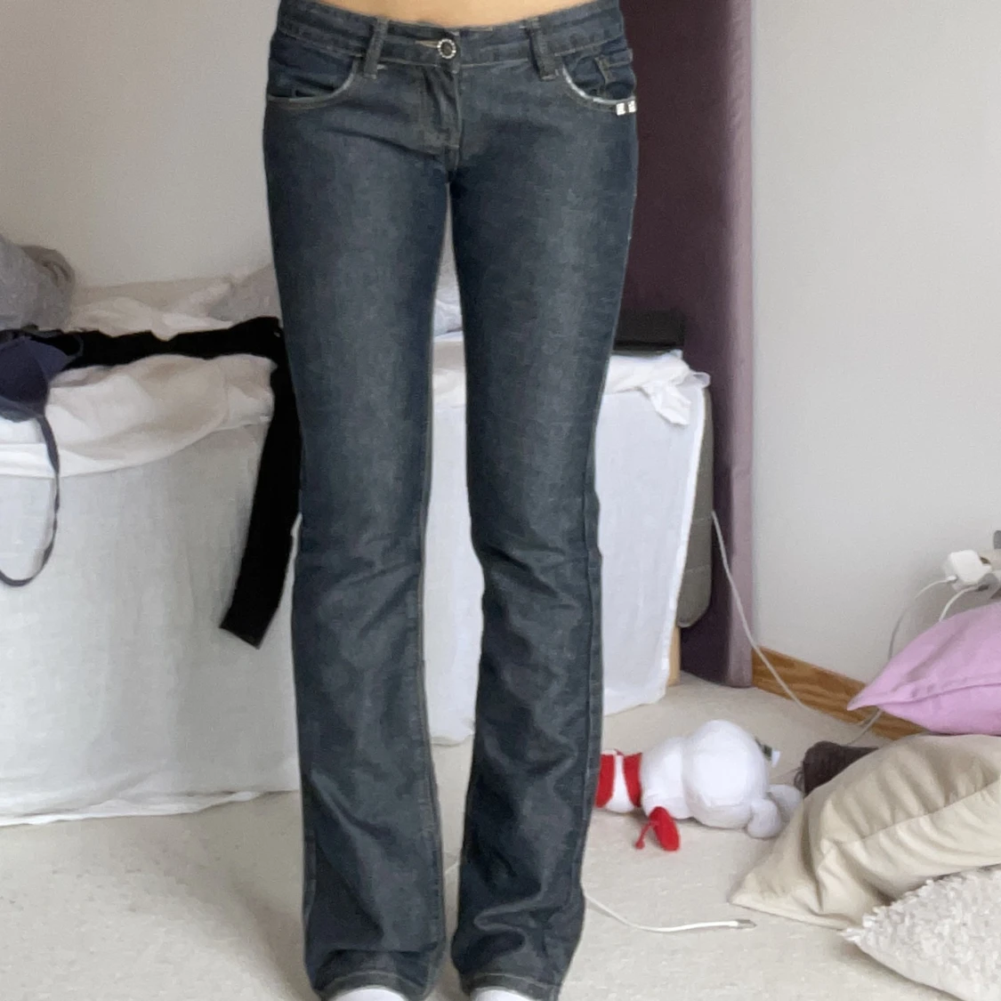 Mörkblå lågmidjade jeans