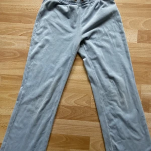 ljusblå ginabyxor  - bra skick 💞💞