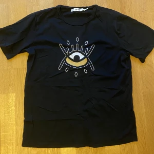 Gestuz t shirt - Gestuz t shirt i storlek M