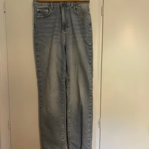 Jeans Gina Tricot - Fina jeans från Gina Tricot, aldrig användna! 