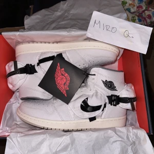 Air Jordan 1 Utility WHITE/BLACK-SAIL - Helt nya, original låda och kvitto finns  100% äkta
