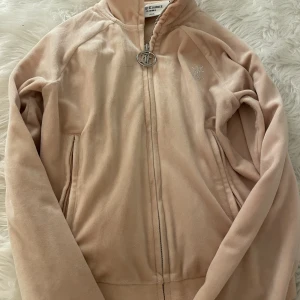 Juicy couture  - ljus rosa juicy couture tröja utan luva  Fåtal använd  Storlek xxs 