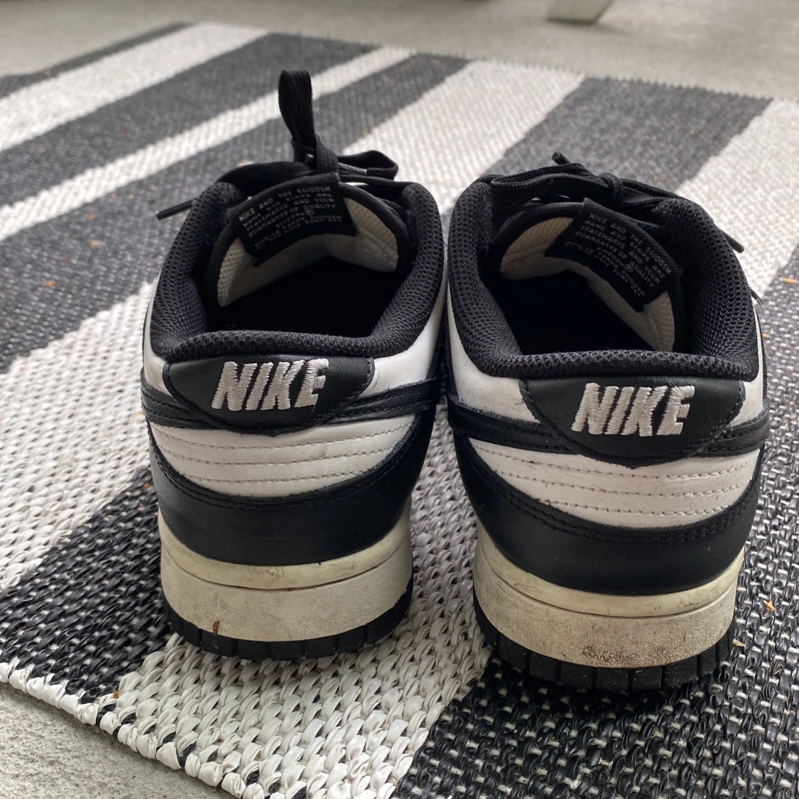 Svart/vita Nike dunks - 91