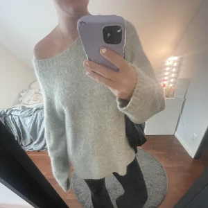 Stickad tröja från Le Ger - Skitsnygg oversized stickad från Le Ger :-) Strlk 36 men mycket oversized!! Nypris ca 1000kr