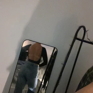 Tröja med öppen rygg  - Supersnygg topp med öppen rygg, aldrig använd! Fråga efter fler bilder 💛